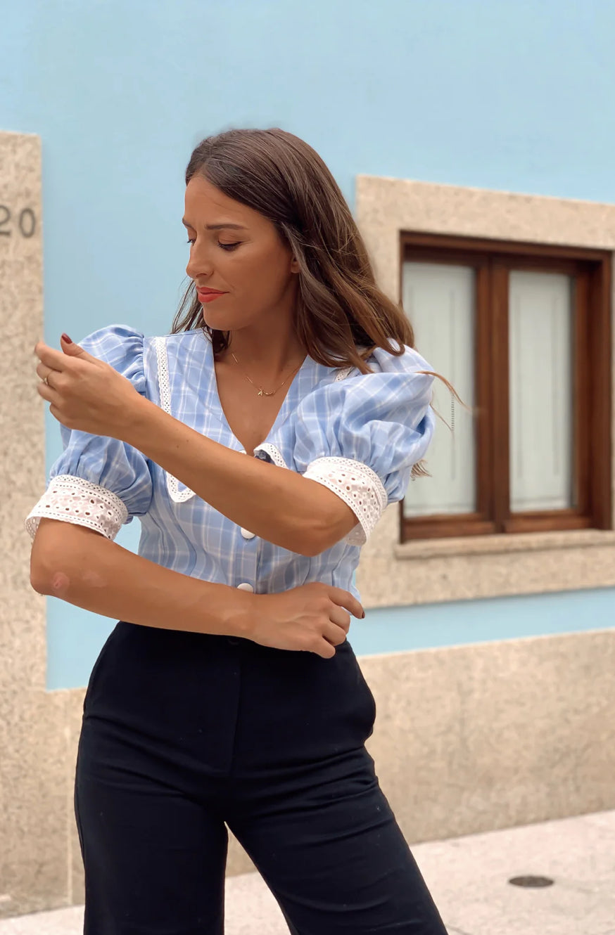 Camisa azul manga balão